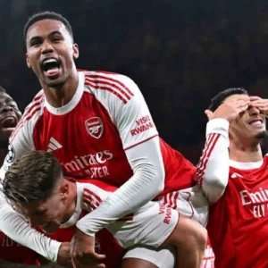 London Utara Pecah! Fans Arsenal Turun ke Jalan Rayakan Gelar Liga Inggris