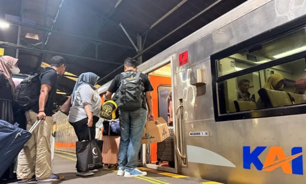Long Weekend Kenaikan Yesus Kristus, Penumpang Kereta Tembus 393 Ribu Orang dalam Dua Hari Long Weekend Kenaikan Yesus Kristus, Penumpang Kereta Tembus 393 Ribu Orang dalam Dua Hari