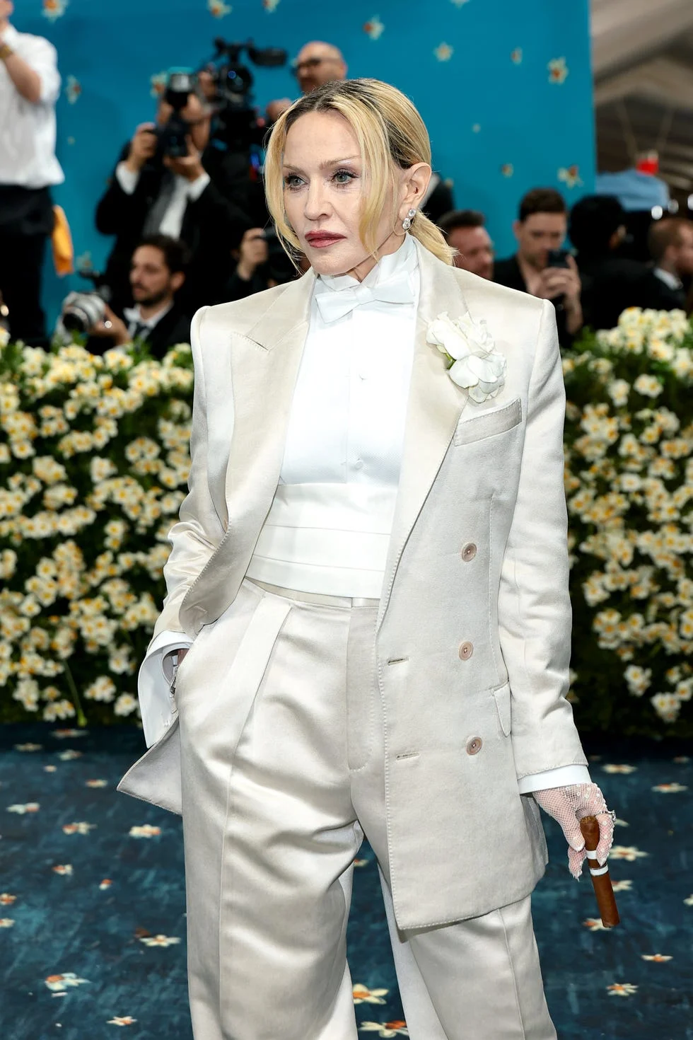 Madonna Guncang Met Gala dengan Kostum Kapal Surrealistik; Pesta Oscars dan Kontroversi Afterparty Memanas