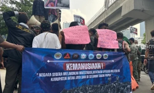 Mahasiswa Demo Papua Desak Natalius Pigai Temui Massa