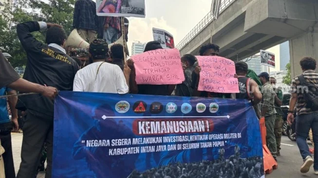 Mahasiswa Demo Papua Desak Natalius Pigai Temui Massa
