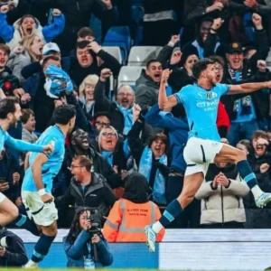 Manchester City Perkuat Posisi Puncak Klasemen Premier League Usai Kemenangan Dramatis di Piala FA