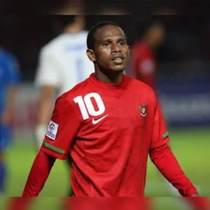 Mantan Bintang Timnas Indonesia, Oktovianus Maniani, Kembali ke Lapangan sebagai Pelatih: Kisah Kebangkitan yang Menginspirasi