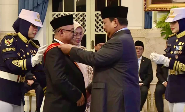 Mendikdasmen Terima Surat dari Nusa Tenggara Timur untuk Presiden Prabowo