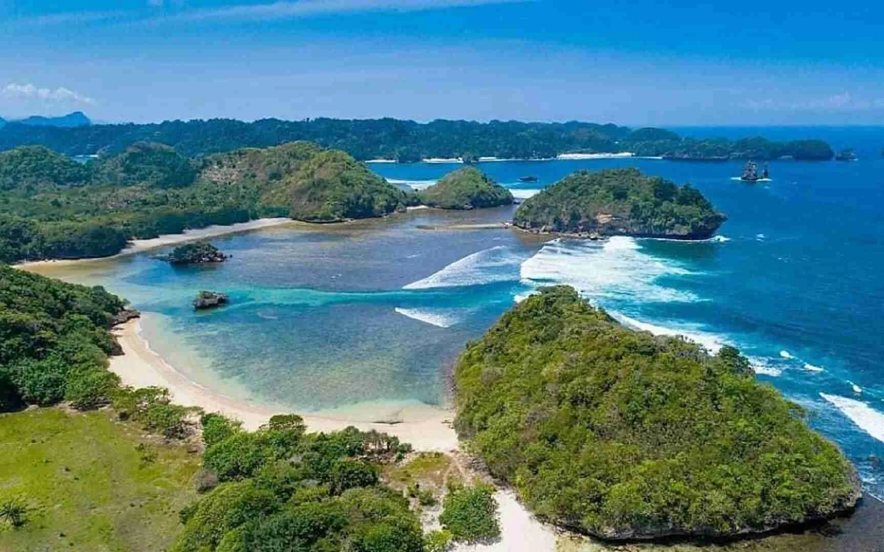 Mengintip Keindahan Pantai Teluk Asmara, Destinasi Wisata di Kabupaten Malang