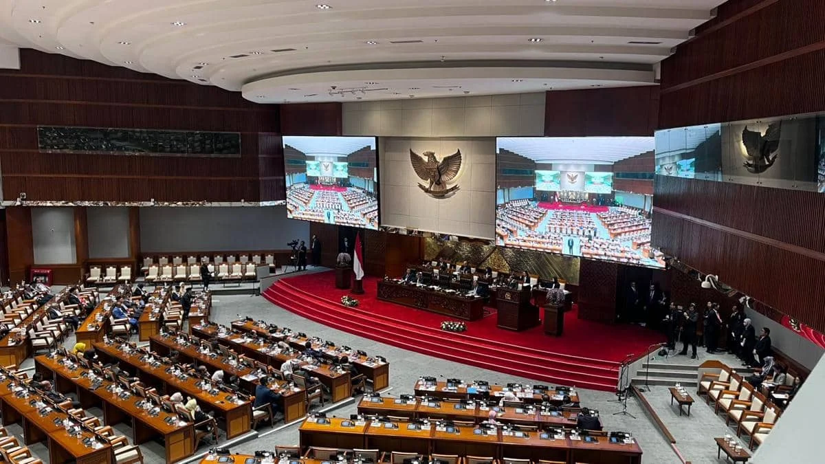 Menhan Sjafrie Pastikan Indonesia Tak Pernah Berikan Overflight Access ke AS dalam Rapat DPR