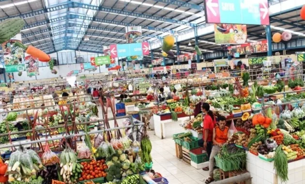 Menjahit Kembali Nadi Perdagangan: Upaya Revitalisasi Pasar Tradisional di Indonesia
