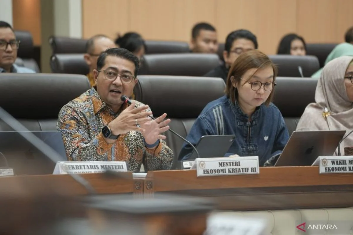 Menteri Ekonomi Kreatif Lantik 64 Penilai Kekayaan Intelektual untuk Dukung Kredit Usaha Rakyat Berbasis HKI
