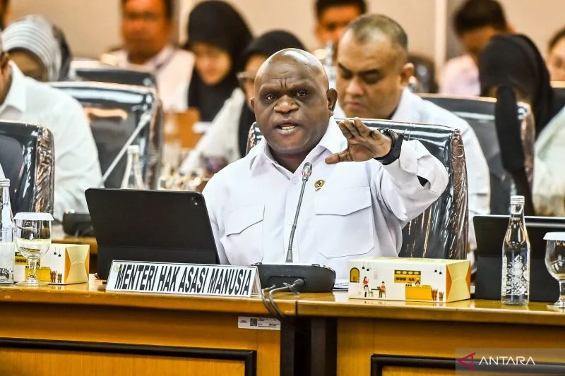 Menteri HAM Natalius Pigai Kritik Pengelola SPPG Tembok Dukuh Surabaya Usai Keracunan Massal MBG, Serukan Blacklist