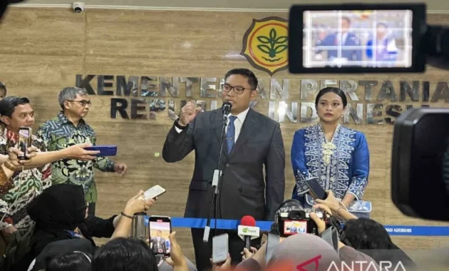 Menteri Pertanian Ungkap Tiga Dugaan Kasus Penyelewengan: Mafia Proyek, ASN Bermasalah, dan Permainan Benih Rp3,3 Miliar Menteri Pertanian Ungkap Tiga Dugaan Kasus Penyelewengan: Mafia Proyek, ASN Bermasalah, dan Permainan Benih Rp3,3 Miliar