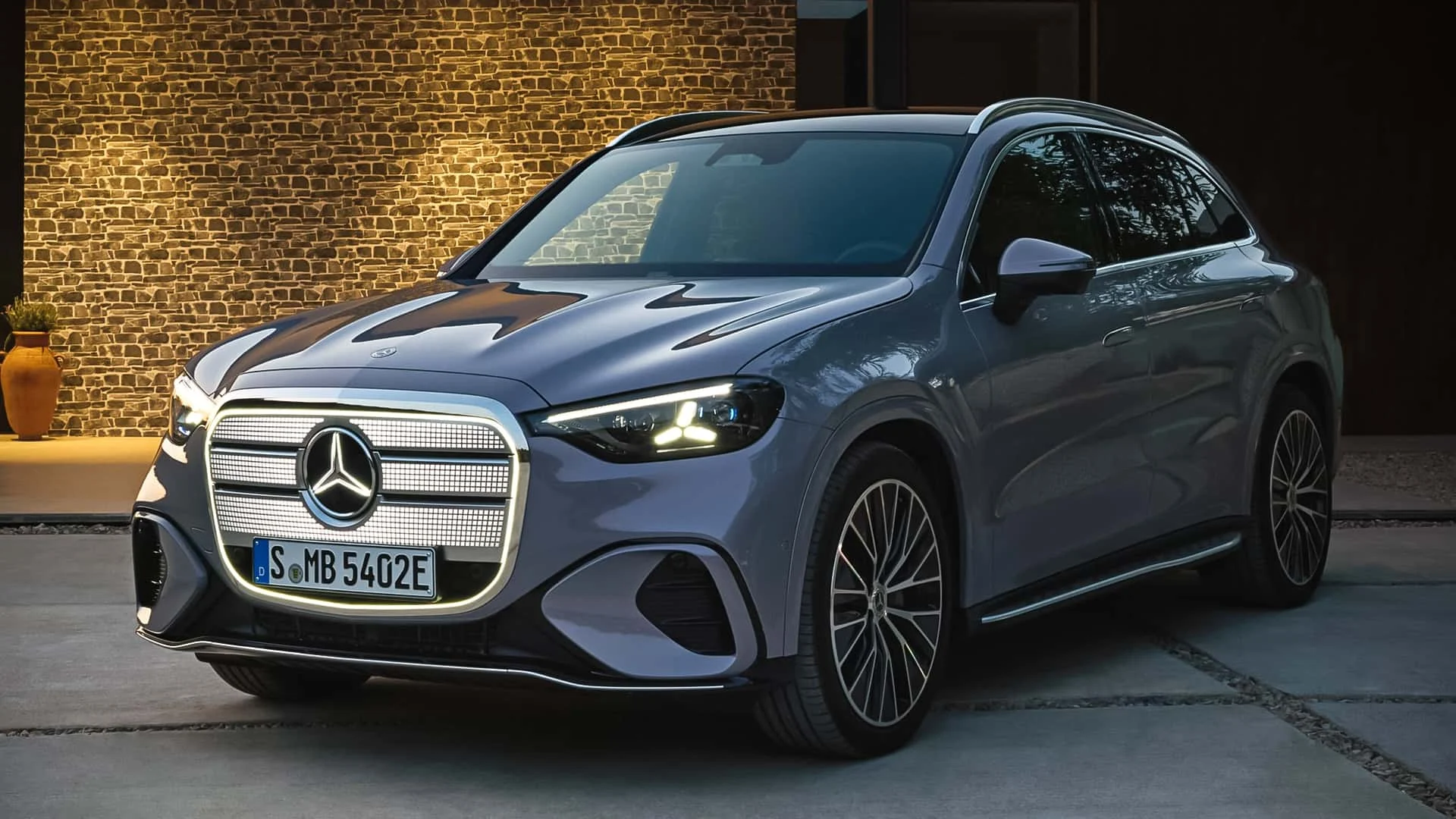 Mercedes-Benz Jual C-Class Listrik dan Mulai Produksi GLC EV