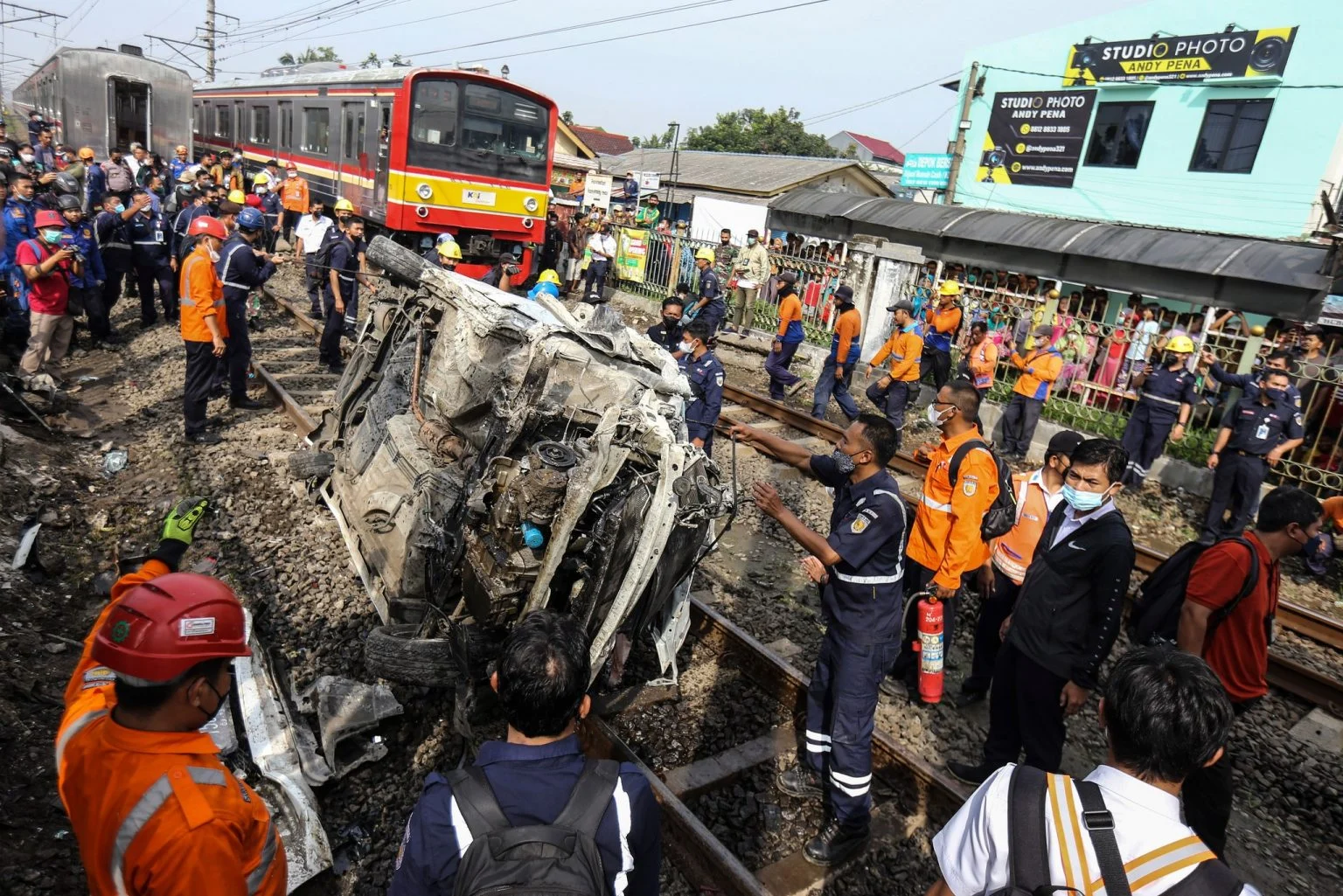 Misteri Sebelum Tabrakan: Penumpang Ungkap Ada yang Tak Beres Sebelum Kecelakaan KRL di Bekasi Timur