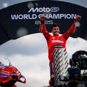 Momen Mengharukan: Marc Márquez Dihormati Rival Terkuatnya, Veda Tolak Sombong, Rossi Tetap Raja MotoGP