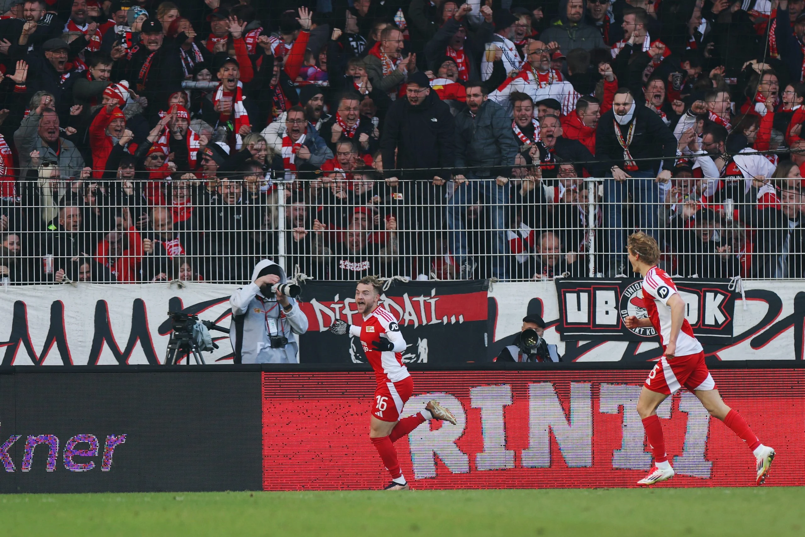 Momen Penutup Bundesliga: Bayern München Tancap Köln, Sementara Union Berlin Hadapi Augsburg – Simak Kisah Pensiun Penjaga Garis