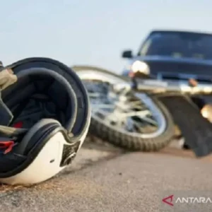 Motor Sport Ini Tergantung di Lampu Lalu Lintas dalam Kecelakaan Aneh di Kanada