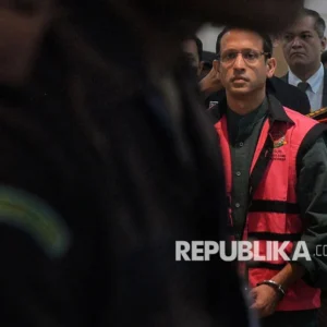 Nadiem Jalani Operasi Setelah Dijatuhi Tuntutan 18 Tahun Penjara, Istri Setia Menemani