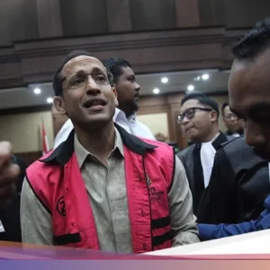 Nadiem Makarim Pakai Uang Pribadi Tambah Gaji Stafsus
