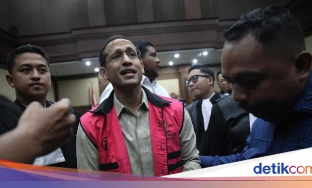 Nadiem Makarim Pakai Uang Pribadi Tambah Gaji Stafsus