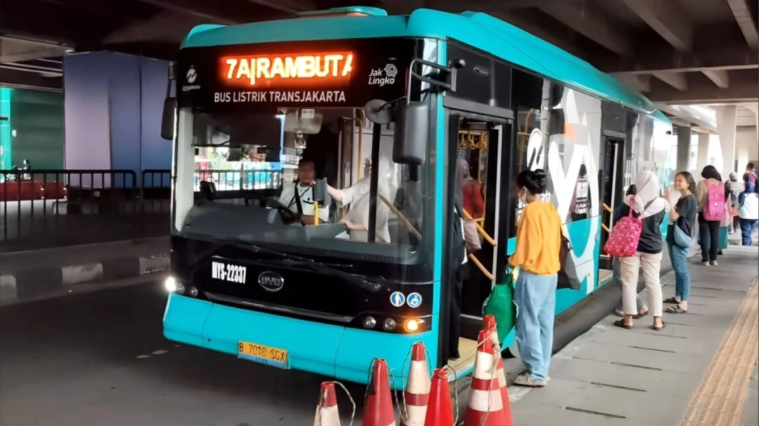 Naik MRT, LRT & Transjakarta Hanya Rp1 pada 24 April Ini Syaratnya!
