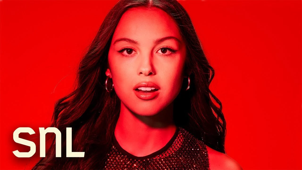 Olivia Rodrigo Guncang SNL dengan 'Drop Dead' dan Jawaban Pedas ke Jake Paul