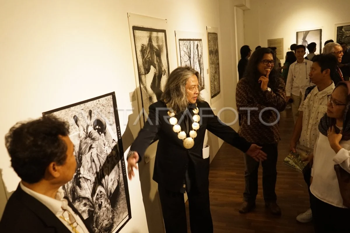 Oscar Motuloh Nilai Karya M. Adimaja dalam Pameran "Ursyalim" yang Menghadirkan Makna Spiritual