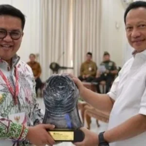 Paritrana Jamsos TK Award: Pemerintah Anugerahkan Penghargaan untuk Lindungi Pekerja kepada 15 Kepala Daerah