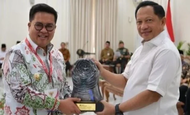 Paritrana Jamsos TK Award: Pemerintah Anugerahkan Penghargaan untuk Lindungi Pekerja kepada 15 Kepala Daerah