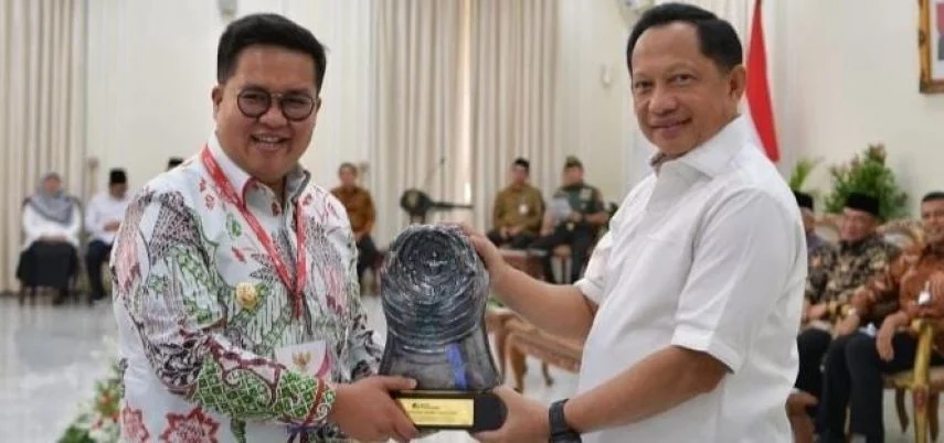 Paritrana Jamsos TK Award: Pemerintah Anugerahkan Penghargaan untuk Lindungi Pekerja kepada 15 Kepala Daerah