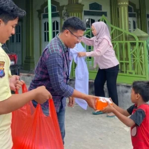 Pegadaian Salurkan Bantuan kepada Masyarakat Medan lewat Program Sedekah Jumat