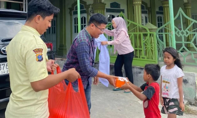 Pegadaian Salurkan Bantuan kepada Masyarakat Medan lewat Program Sedekah Jumat