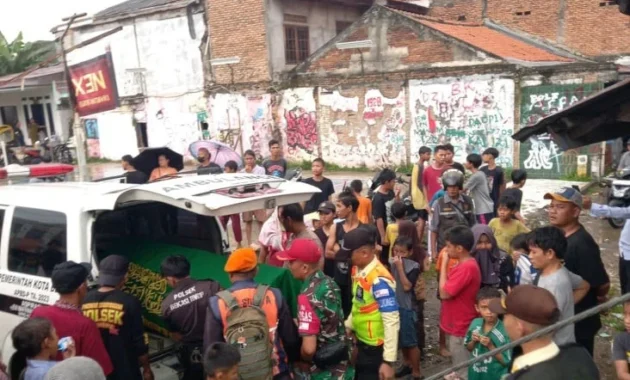 Pejalan Kaki Tewas Tertemper KA Cikarang‑Kampung Bandan di Bekasi Pejalan Kaki Tewas Tertemper KA Cikarang‑Kampung Bandan di Bekasi