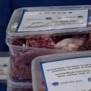 Pembagian Daging Kurban di Sukoharjo Pakai Wadah Ramah Lingkungan