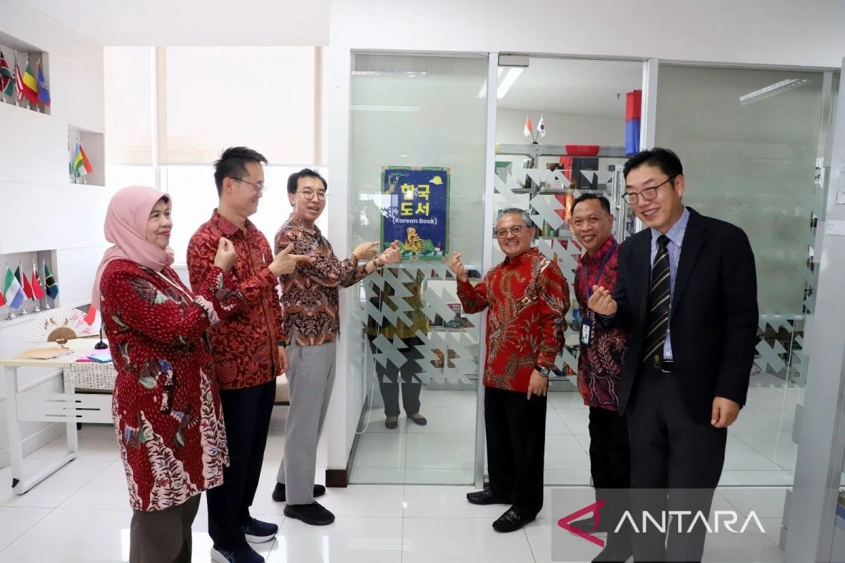 Pemerintah Korea Hibahkan 150 Buku Berbahasa Korea ke Perpustakaan Nasional