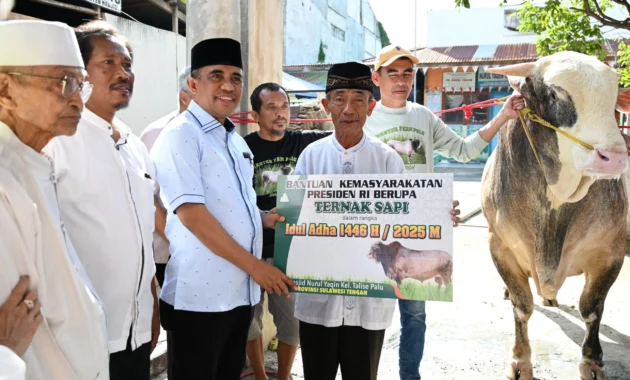 Pemkab Bandung Salurkan Bantuan Sapi Kurban Presiden di Dayeuhkolot Pemkab Bandung Salurkan Bantuan Sapi Kurban Presiden di Dayeuhkolot