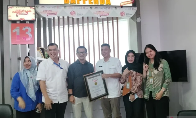 Pemkab Bogor pecahkan rekor MURI layanan publik 100 jam nonstop