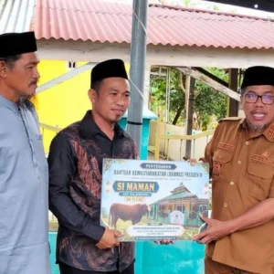 Pemkab Buol Salurkan Sapi Kurban Bantuan Presiden ke Desa Lakea I