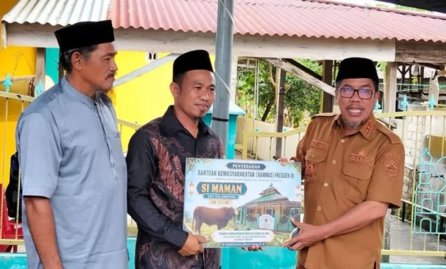 Pemkab Buol Salurkan Sapi Kurban Bantuan Presiden ke Desa Lakea I