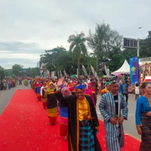 Pemkot Kendari Hadirkan Ragam Budaya dalam Pawai HUT ke-62 Sulawesi Tenggara