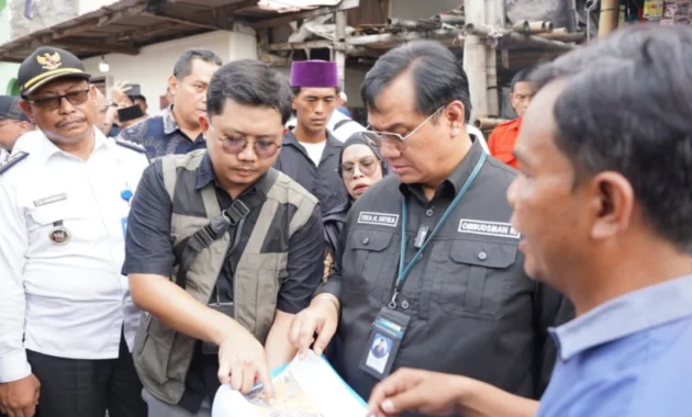 Penampakan Mantan Anggota Ombudsman Yeka Hendra Fatika Pakai Rompi Tahanan