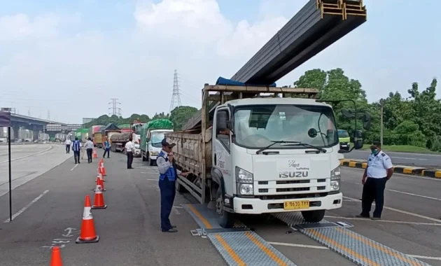 Penertiban Truk ODOL Akan Diuji Coba di Seluruh Ruas Tol Mulai 1 Juni Penertiban Truk ODOL Akan Diuji Coba di Seluruh Ruas Tol Mulai 1 Juni