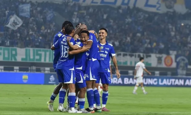 Persib Bandung Rebut Puncak Klasemen Super League 2025/2026 dengan Comeback Dramatis 4-2