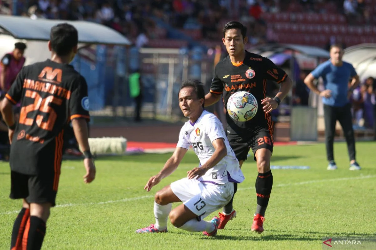 Persija Membungkam Persik Kediri 3-1 di Stadion Brawijaya
