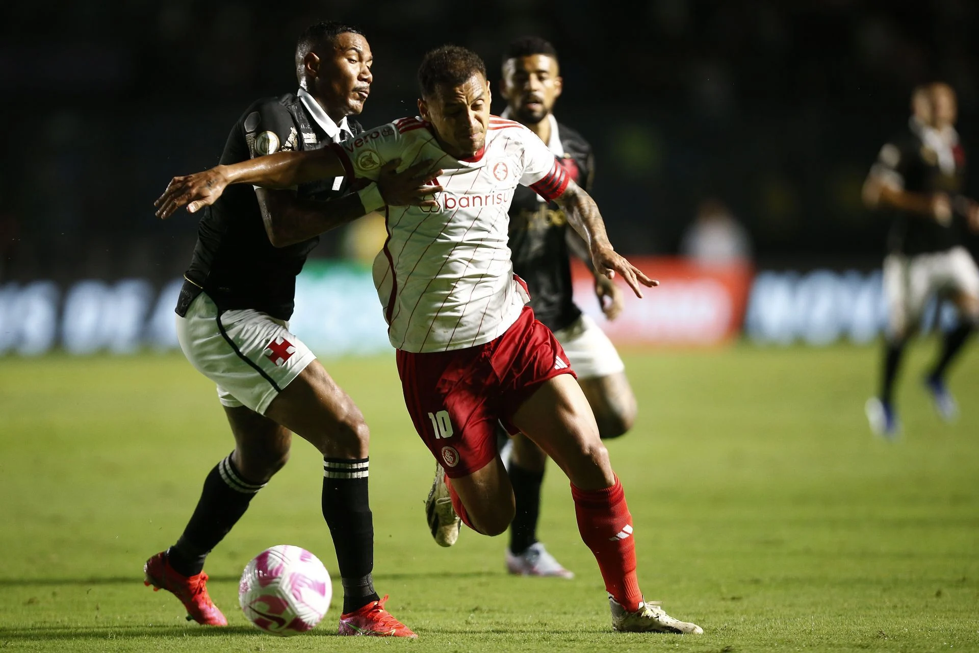 Pertarungan Sengit Internasional vs Vasco da Gama: Siapa yang Akan Kuasai Puncak Serie A Brasil?