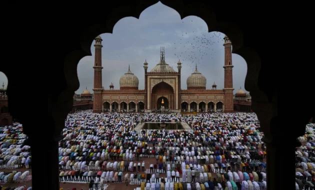 Pesona Idul Adha 2026: Jutaan Muslim Beribadah Khusyuk di Masjid Jama, Delhi