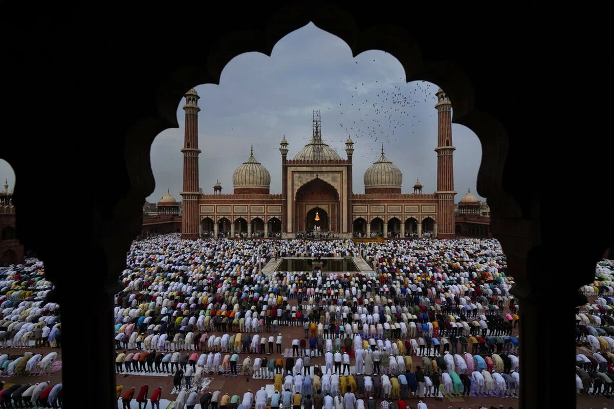 Pesona Idul Adha 2026: Jutaan Muslim Beribadah Khusyuk di Masjid Jama, Delhi