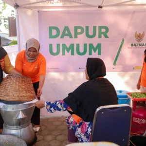 Petugas Siagakan Dapur Umum dan Layanan Kesehatan untuk Korban Banjir Dayeuhkolot