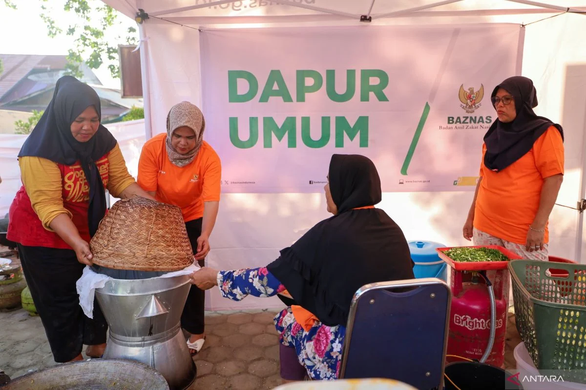 Petugas Siagakan Dapur Umum dan Layanan Kesehatan untuk Korban Banjir Dayeuhkolot