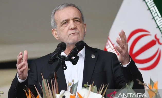 Pezeshkian ke Paus: Iran Tetap Berkomitmen pada Diplomasi Solusi Damai