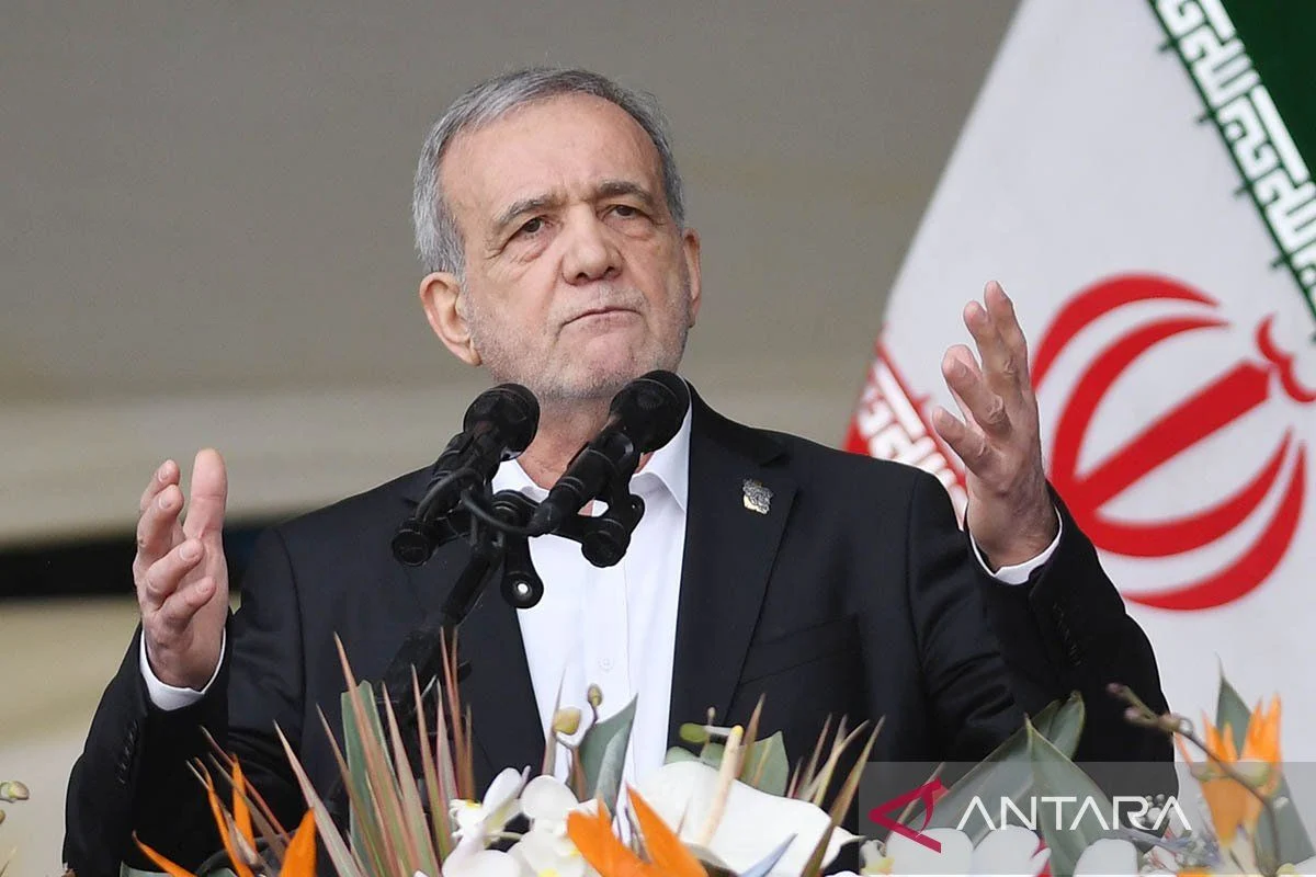 Pezeshkian ke Paus: Iran Tetap Berkomitmen pada Diplomasi Solusi Damai