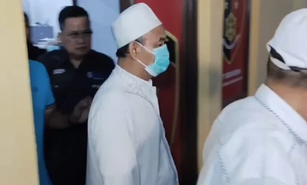 Pimpinan Padepokan Padang Ati Diciduk Polisi Terkait Kasus Pencabulan, 350 Santri Dipulangkan Pimpinan Padepokan Padang Ati Diciduk Polisi Terkait Kasus Pencabulan, 350 Santri Dipulangkan